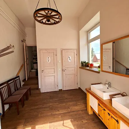 Meierei Kohviku Majutus Inn *